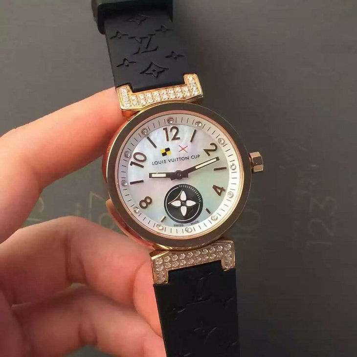商品名称：ルイヴィトン ZX2-N7223 2016年　腕時計　クオーツ　レディース