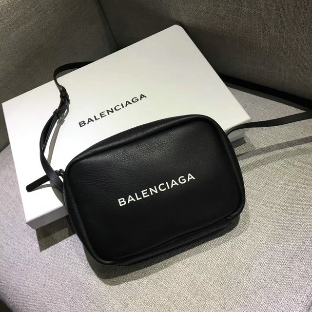 商品名称：バレンシアガ　BA6207HS-BXN　2018年最新作　カメラバッグ　ショルダーバッグ