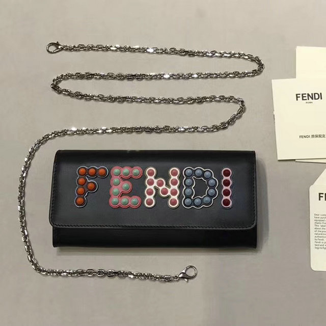 フェンディ　168-FD0256BK　2018年最新作　二つ折り長財布
