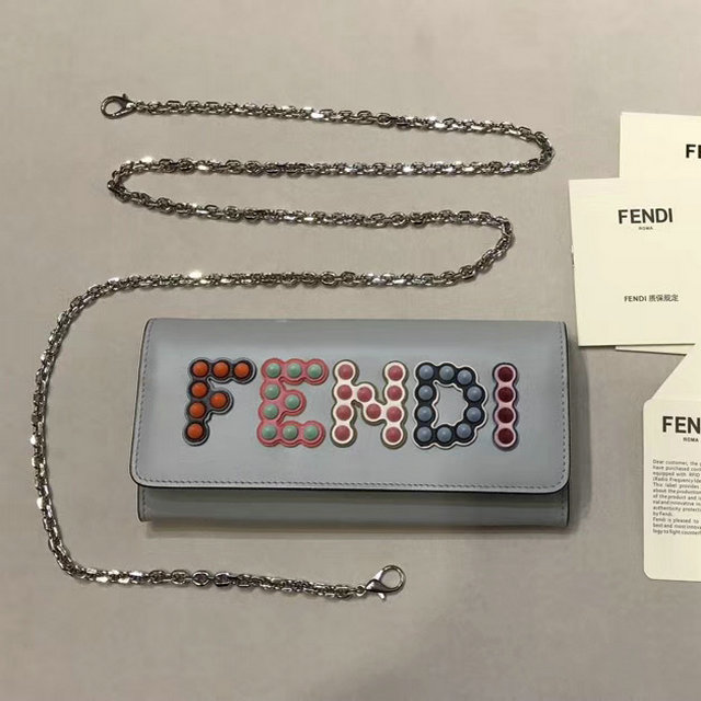 フェンディ　168-FD0256QH　2018年最新作　二つ折り長財布