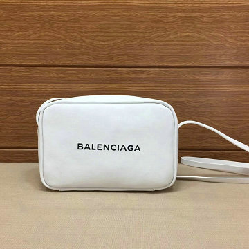 バレンシアガ BALENCIAGA  YUN-BA489812 2019年最新入荷 カメラバッグ 斜め掛け ショルダーバッグ クロスボディバッグ レザー
