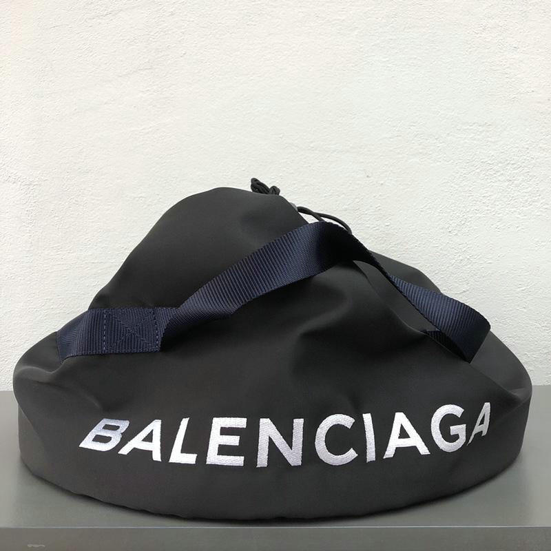 バレンシアガ BALENCIAGA 99-BA92239 2019年最新入荷 エクスプローラー ドローストリングバッグ トラベルバッグ スポーツバッグ 超軽量 ナイロン 黒