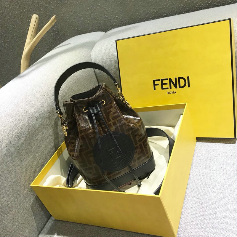フェンディ FENDI BXN-FD5013 2019年最新作 モン トレゾール ショルダーバッグ レザー 黒