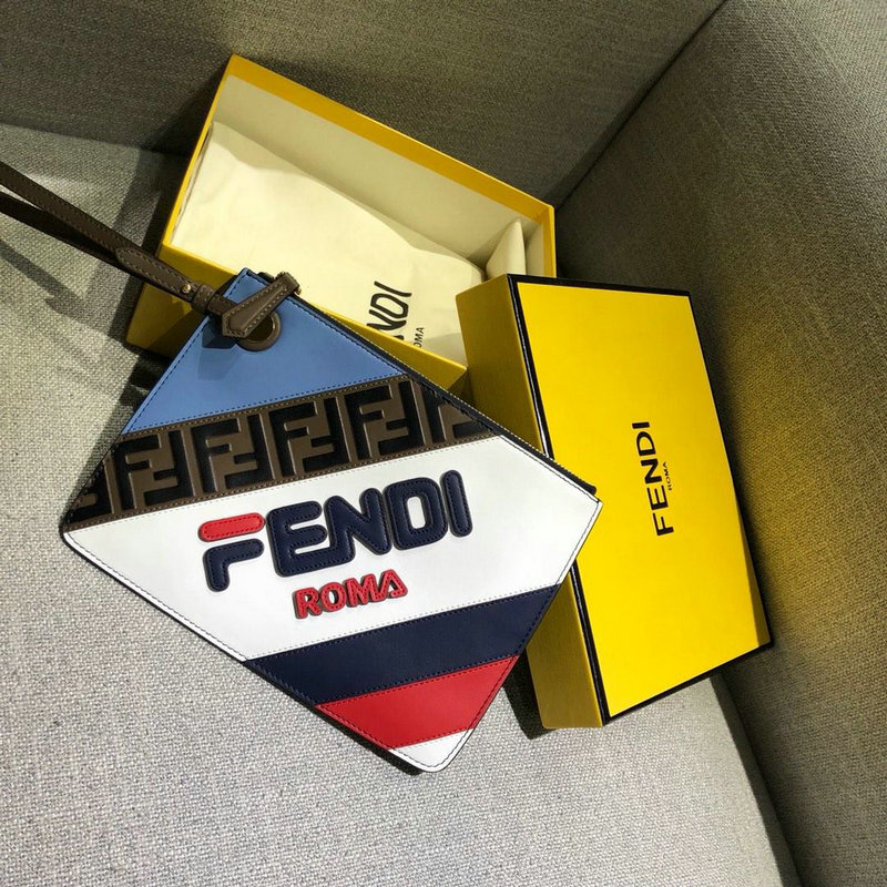 フェンディ  FENDI BXN-FD5390 2019年最新作 mania クラッチバッグ 手持ちかばん メンズ レザー