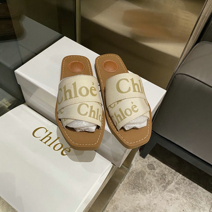 商品名称：クロエ CHLOE 26-CLEJ21002BX　2021年夏最新入荷 Woody ウッディ フラットミュール スリッパ サマーサンダル スリッポンミュール 刺繍キャンバス