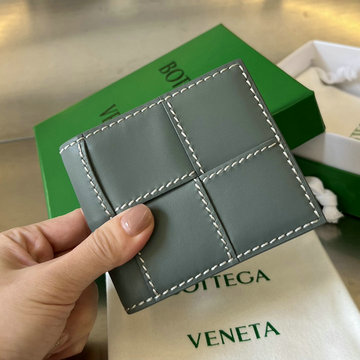 ボッテガヴェネタ BOTTEGAVENETA aj-BOV743004HS  2023年最新入荷 カセット 二つ折りウォレット 二つ折り短財布 ショートウォレット カード入れ 札入れ