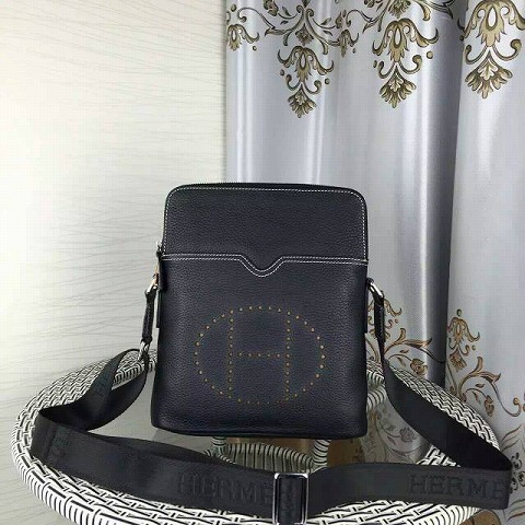 51C-HE543 エルメス2015年秋品 斜め掛けバッグ　カーフレザー