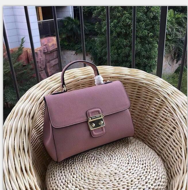 商品名称：GH1-9529　MIUMIU2015年ハンドバッグ　トリヨンカーフレザー