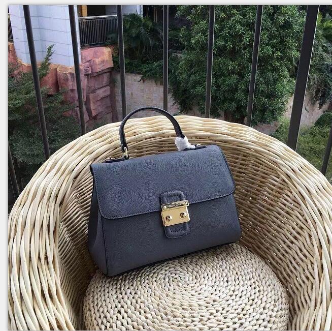 GH2-9529　MIUMIU2015年ハンドバッグ　トリヨンカーフレザー