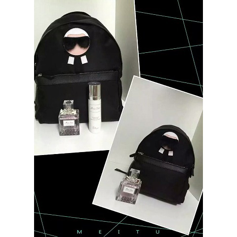 RJ1-N125FD 　フェンディ2015年新入荷リュックサック　布