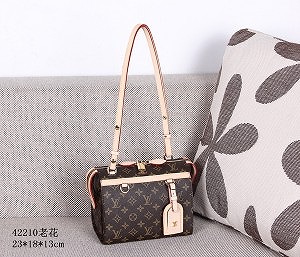2015年 MM2-N42210  ルイヴィトン　ショルダーバッグ　 キャンパスレザー