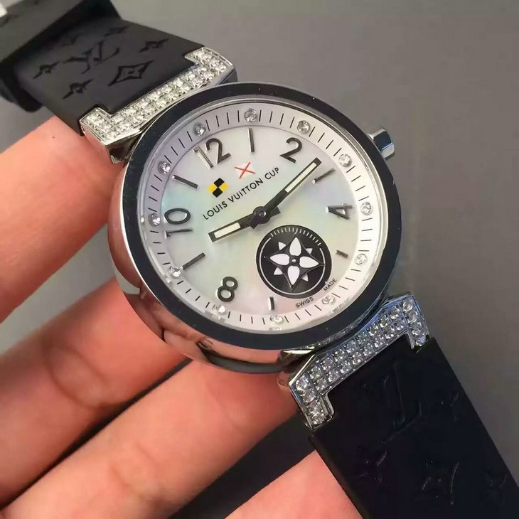 ルイヴィトン ZX1-N7223 2016年　腕時計　クオーツ　レディース