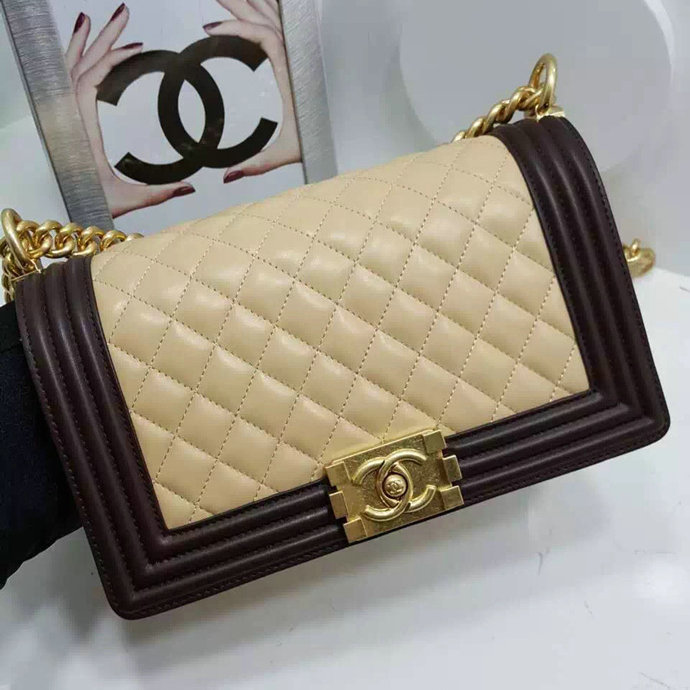 シャネル 520CC2-A67086 2016-17年最新作　ショルダーバッグ 輸入レザー