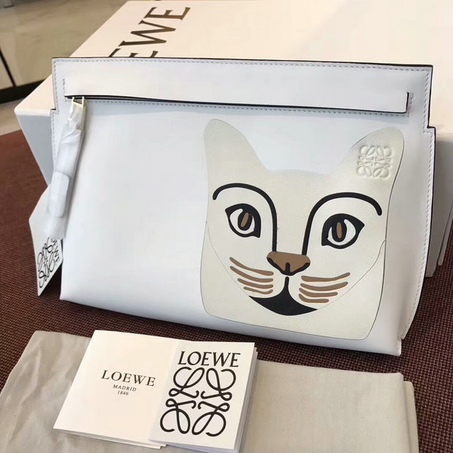 ZZ2-LOW1021　2017年新作品　ロエベ　 ポーチ　pouch cat　 レザー