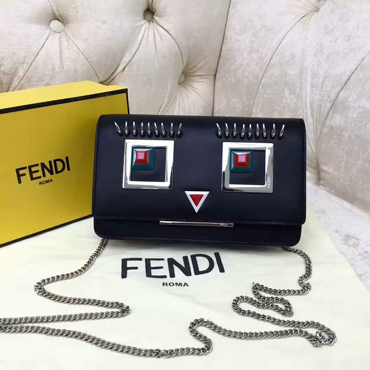 フェンディ　BXN1-FD5116　2017年新品　チェーンバッグ　レザー