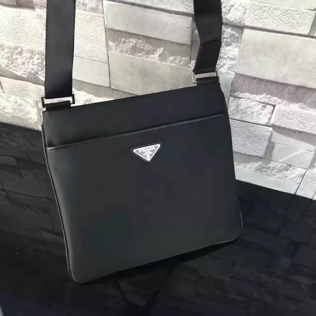 商品名称：プラダ　FY1-PD053　2017年新品　斜め掛けバッグ　レザー