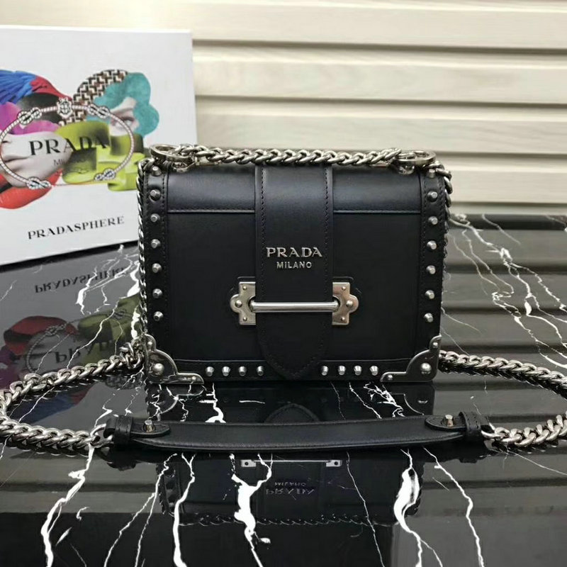商品名称：プラダ 025-PD1BD045K　2018年新作 斜めがけ ショルダーバッグ カーフレザー レディースバッグ