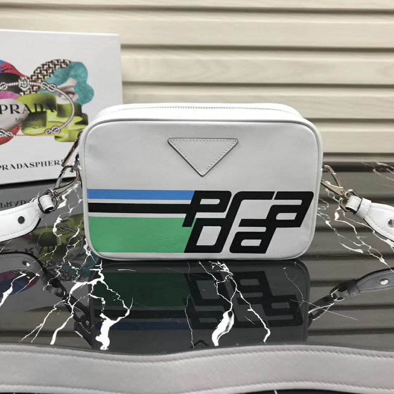 プラダ 025-PD1BH093CB　2018年新作 斜めがけ ショルダーバッグ カーフレザー レディースバッグ