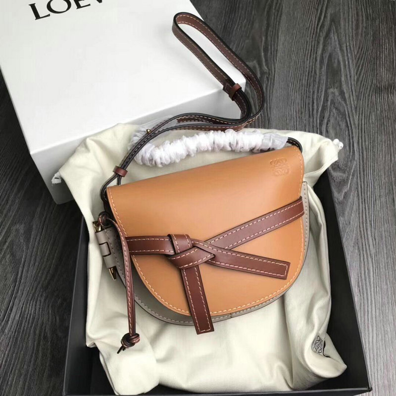 ロエベLOEWE ZZ-LOW0617PCM　2018年新作 ゲートバッグ ショルダーバッグ 斜めがけ レザー レディースかばん
