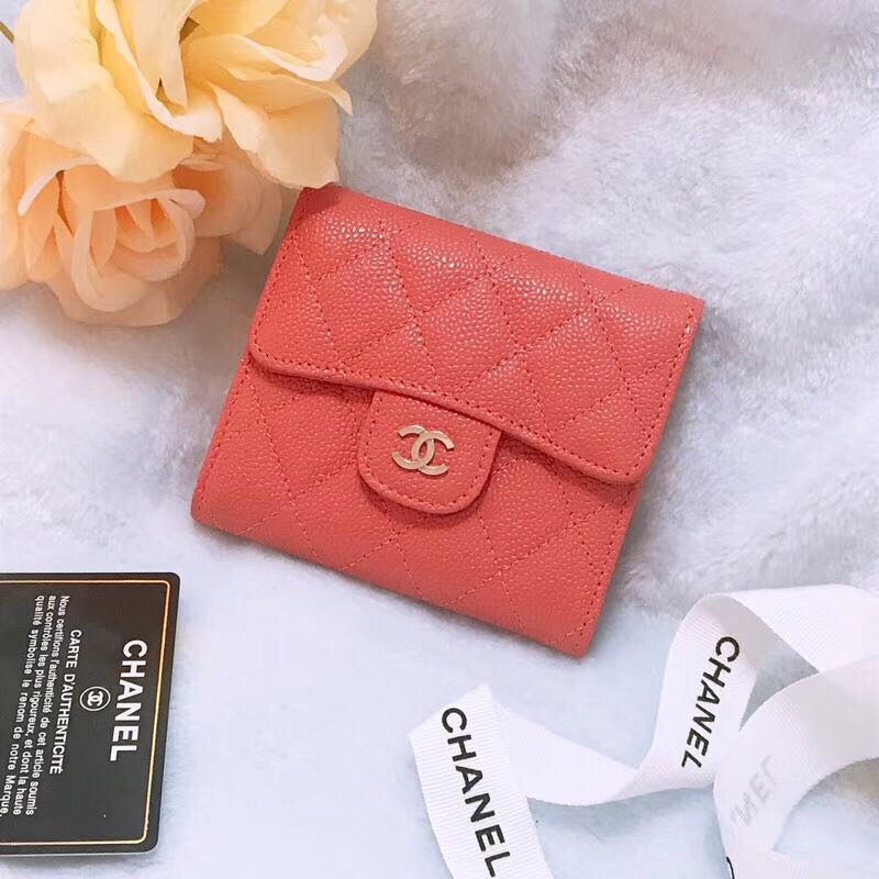 シャネルCHANEL CC-CH8228QR　2018年最新作 三つ折り短財布 キャビアスキン カードポケット