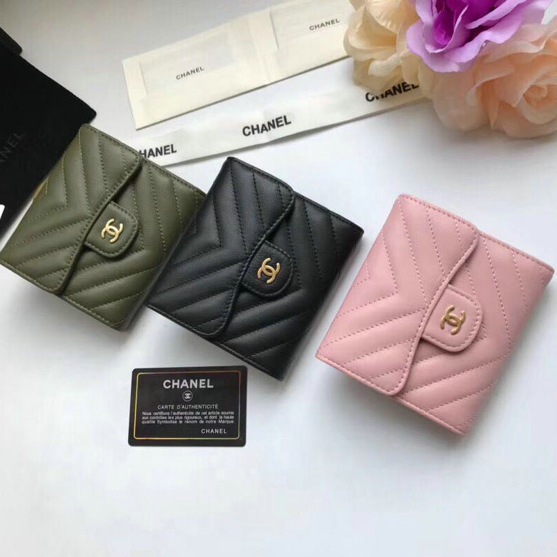 シャネルCHANEL CC-CH8228VF　2018年最新作 三つ折り短財布 レザー カードポケット