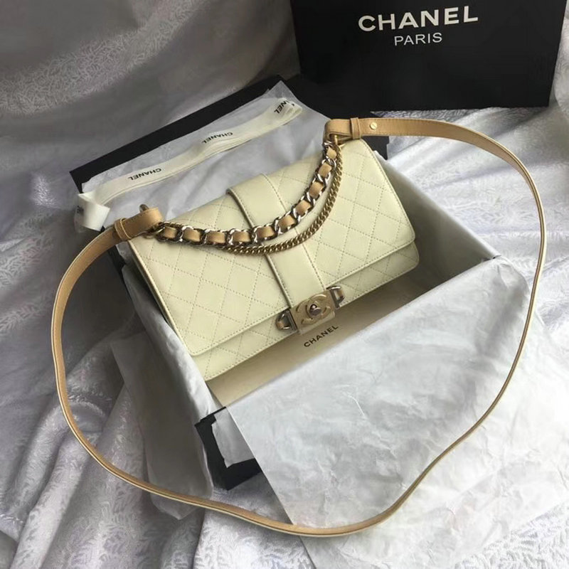 シャネルCHANEL JS-CH57577B　2018年最新作 フラップバッグ 斜め掛け ショルダーバッグ カーフスキン