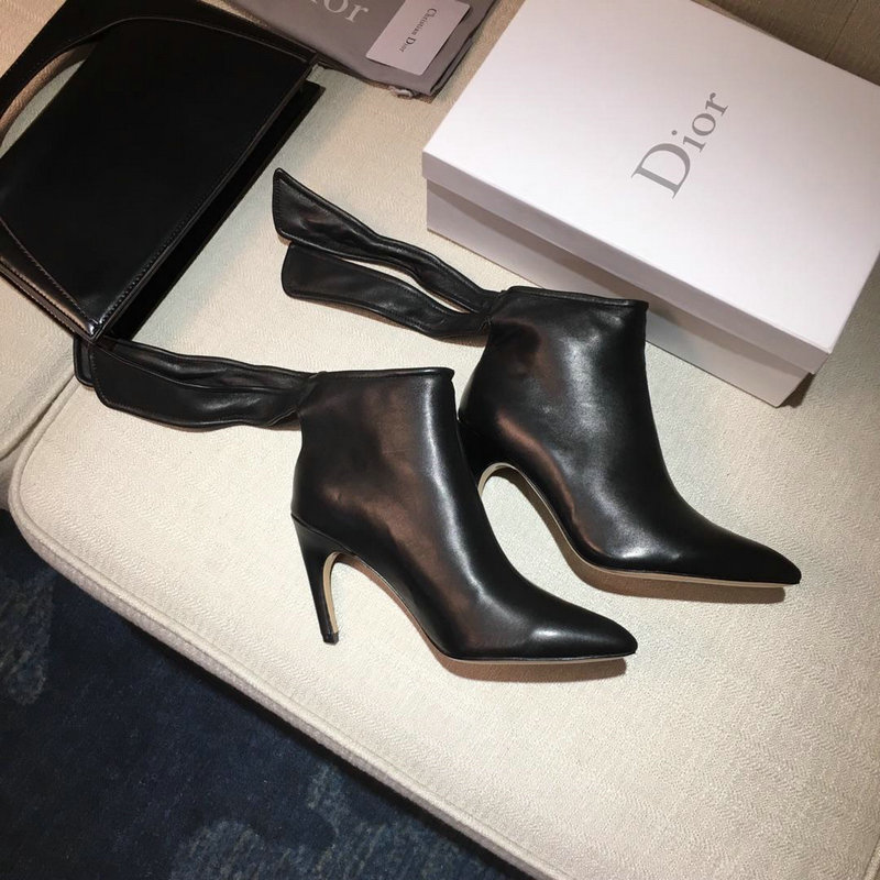 商品名称：クリスチャンディオールCHRISTIAN DIOR 26-CD0475　2018年秋冬最新作 ハイヒールシューズ ショートブーツ レザー レディースシューズ とんがりトウ ピンヒール 黒