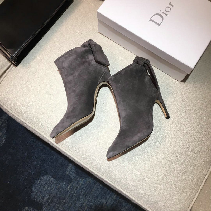 クリスチャンディオールCHRISTIAN DIOR 26-CD0472　2018年秋冬最新作 ハイヒールシューズ ショートブーツ レザー レディースシューズ とんがりトウ ピンヒール 3色