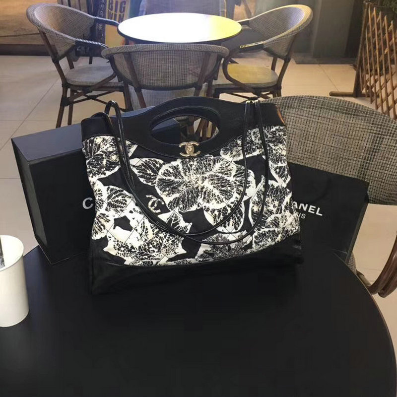シャネルCHANEL JS-CH97977PB　2018年最新作 CHANEL 31 ショッピングバッグ ショルダーバッグ カーフレザー