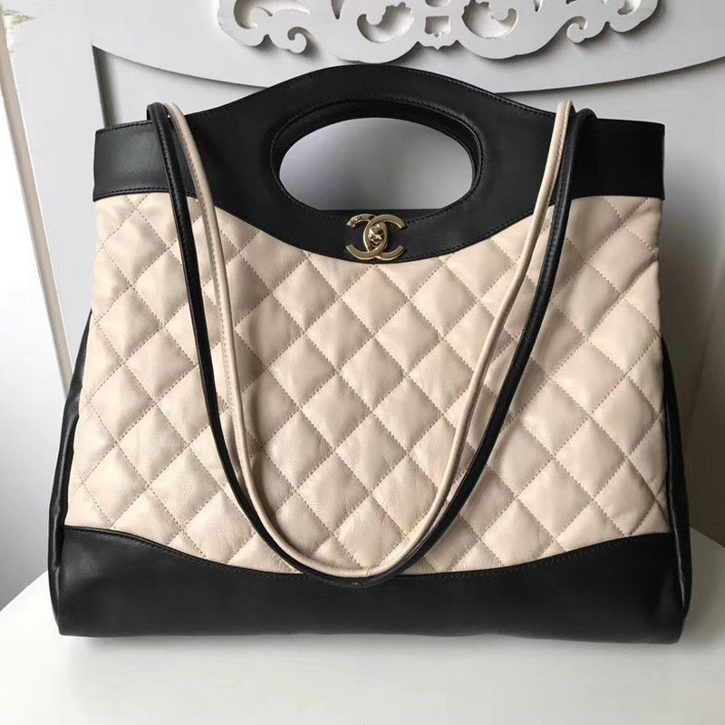 シャネルCHANEL JS-CHB18026B　2018年最新作 CHANEL 31 ショッピングバッグ ショルダーバッグ カーフレザー