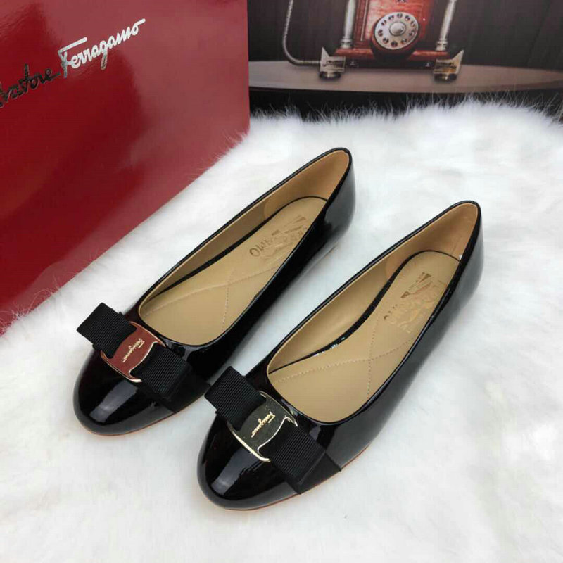 サルヴァトーレSALVATORE FERRAGAMO 26-FLJ18001　フェラガモ 2018年秋冬最新作 パンプス フラットシューズ レディース シューズ 靴 パテントレザー 黒