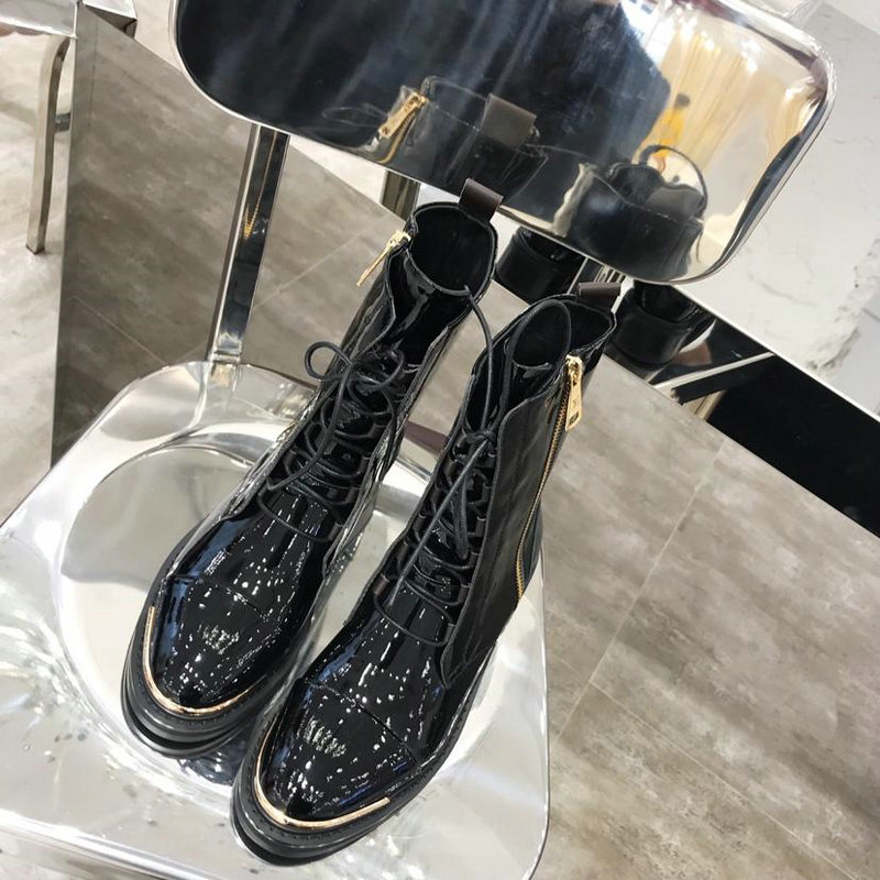 商品名称：ルイヴィトン  LOUISVUITTON 26-LV2954 2018年秋冬最新作 ショートブーツ レザー レディース マーティンシューズ パテントレザー 黒