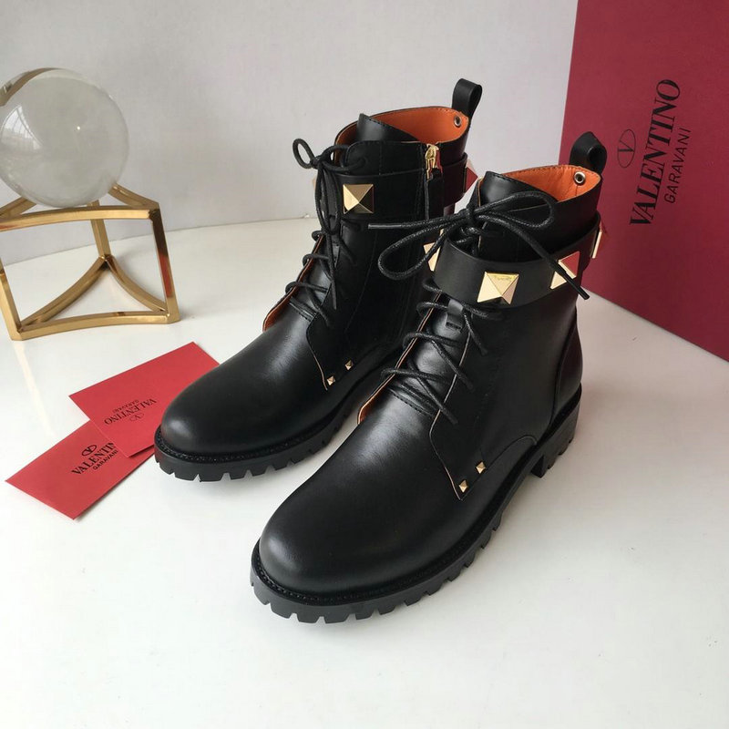 ヴァレンティノ Valentino  26-VT7900 2018年秋冬最新作 コンバットブーツ ショートブーツ カーフレザー レディースシューズ 靴 レースアップ 滑り止め 黒