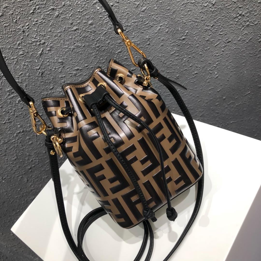 商品名称：フェンディ FENDI 99-FD008KT 2018年新品　ショルダーバッグ