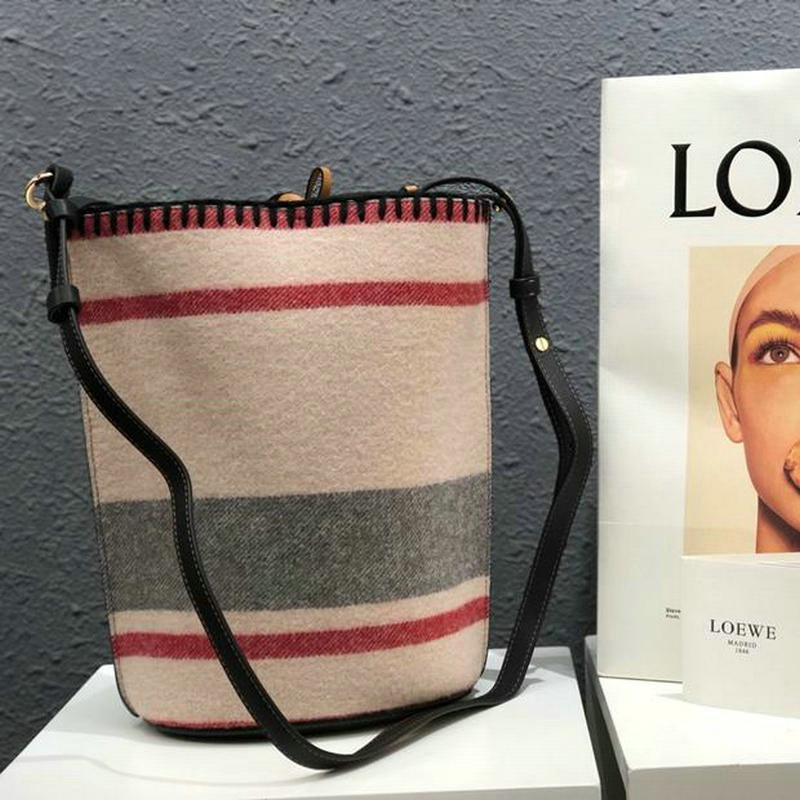 商品名称：ロエベ LOEWE DDB-LOW261817RH 2018年最新作 ゲート バケット バッグ ショルダーバッグ カーフレザー