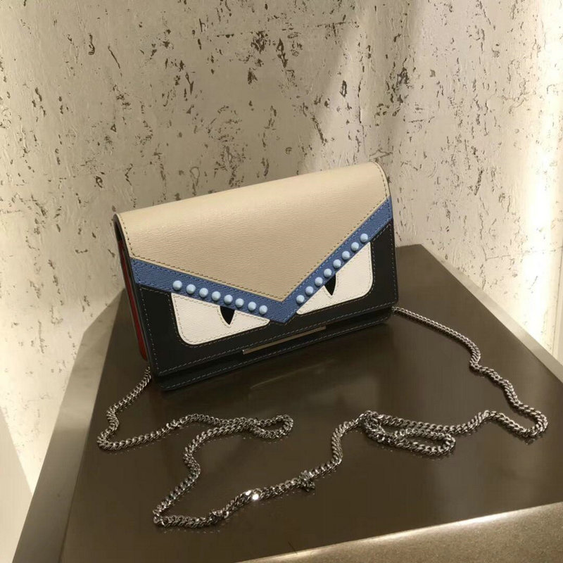 フェンディ  FENDI  DDB-FDB18014D 2018年最新作 チェーン付き クラッチバッグ 手持ちかばん 斜めがけショルダー ミニバッグ