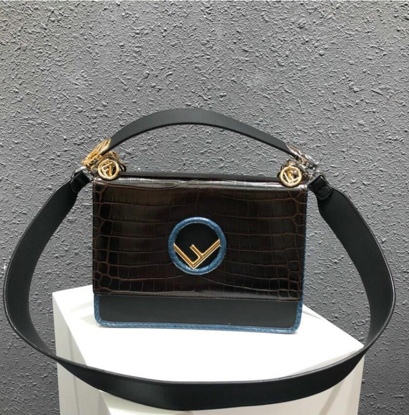 フェンディ  FENDI DDB-FD8286DE 2018年最新作 キャナイ Kan I トートバッグ 2way ショルダーバッグ カーフレザー