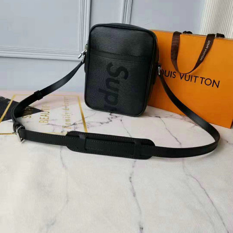 ルイヴィトンLOUIS VUITTON 057-M53417H　2018年秋冬最新作 シュプリーム SUPREME Danube PM エピ レザーショルダーバッグ 黒