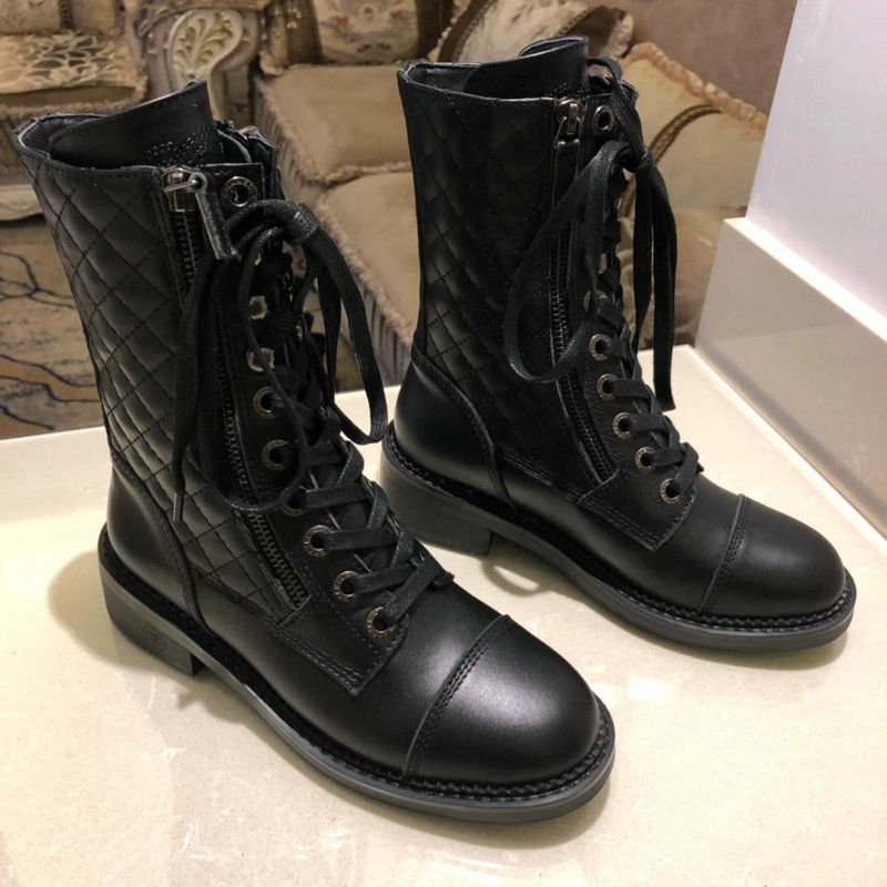 商品名称：シャネル CHANEL 26-CH3380 2018年秋冬最新作 マーティンブーツ カーフレザー ミドルブーツ レディースシューズ レースアップ 通勤 通学 カジュアル ファッション 3色