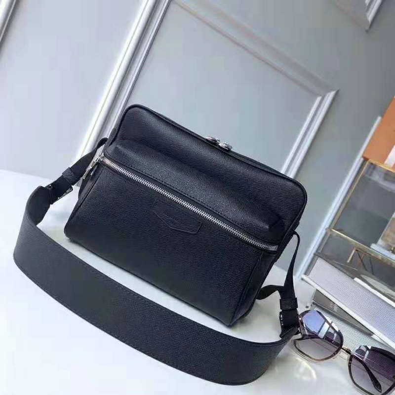 商品名称：ルイヴィトンLOUIS VUITTON 025-M33435　2018年最新作 アウトドア メッセンジャー PM ショルダーバッグ タイガ 黒