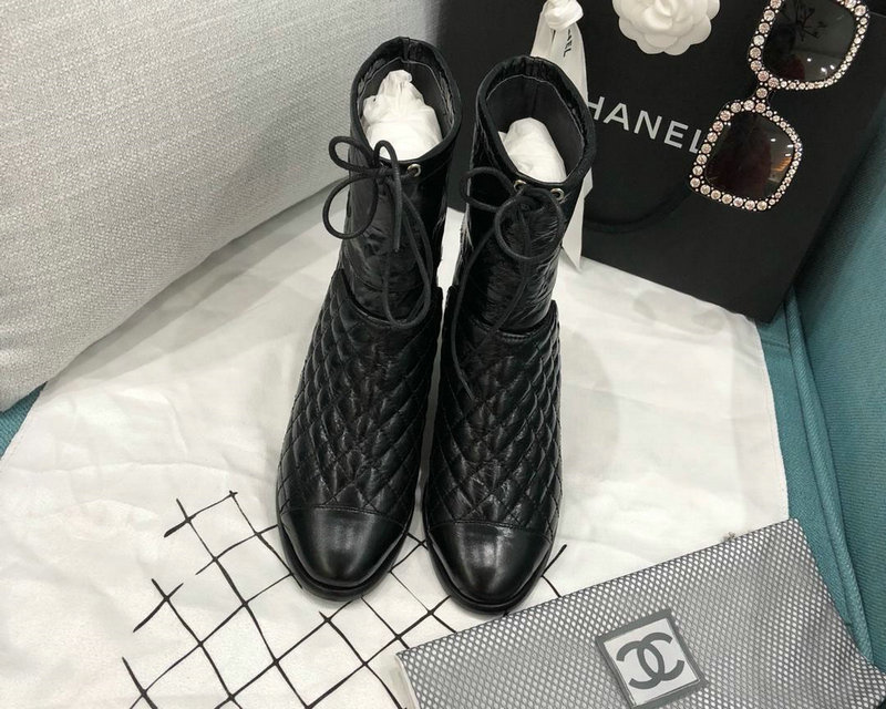 商品名称：シャネル CHANEL 26-CH6289 2018年秋冬最新作 ショートブーツ レディース ローヒールシューズ 通勤 カジュアル レザー 黒 白 2色