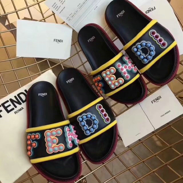 フェンディ　26-FD198　2018年最新作　カップルサンダル