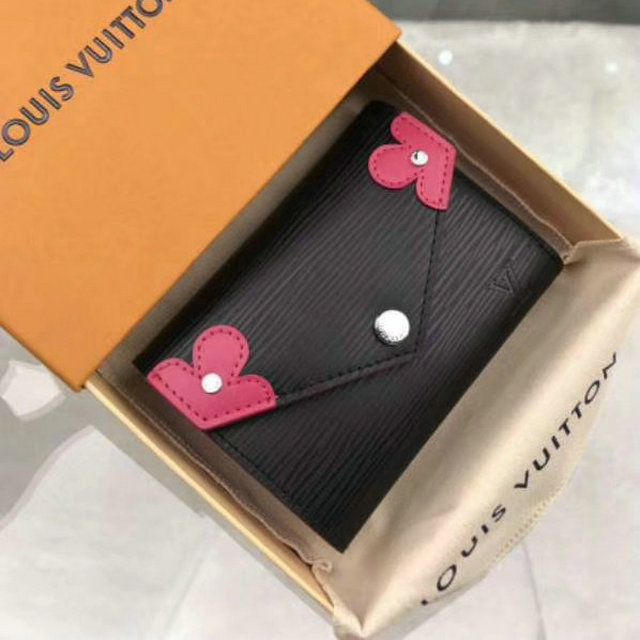 ルイヴィトン　025-M62980　2018年最新作　ポルトフォイユ・ヴィクトリーヌ　三つ折り短財布