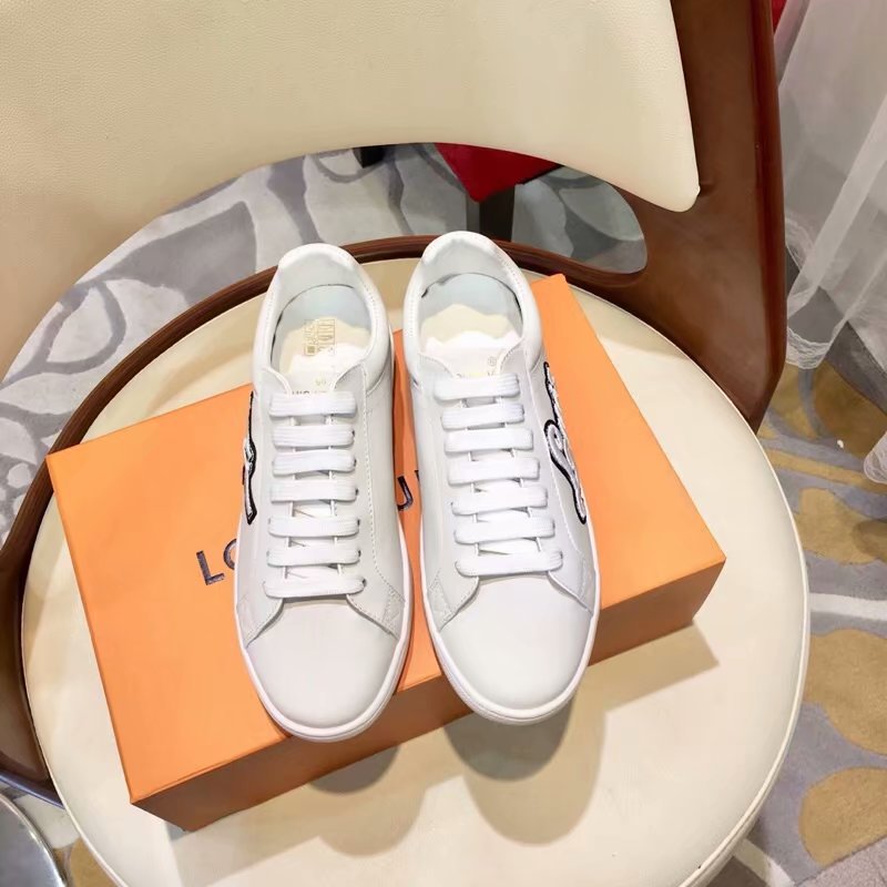 ルイヴィトン 26-LV915a　2018年秋冬最新作 スニーカー レディースシューズ 通学 通勤 中高生 運動靴 アウトドア スポーツ 白