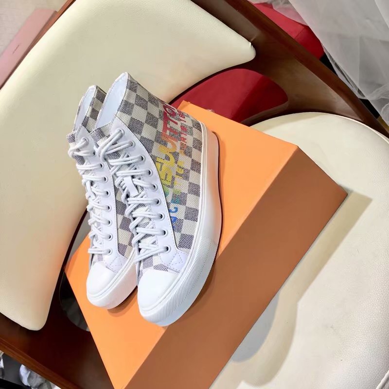 商品名称：ルイヴィトン 26-LV917　2018年秋冬最新作 ハイカット スニーカー カジュアルシューズ 通学 通勤 中高生 運動靴 アウトドア スポーツ 男女兼用 カップルシューズ