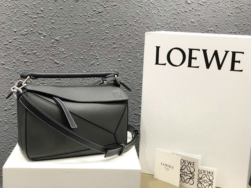 ロエベ  LOEWE DDB-LOW1609QHS 2018年新作 パズル ショルダーバッグ ユニセックス ビジネス 出張 通勤 カーフレザー 男女兼用