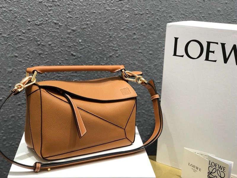ロエベ  LOEWE  DDB-LOW1609QJT 2018年新作 パズル ショルダーバッグ ユニセックス ビジネス 出張 通勤 カーフレザー 男女兼用