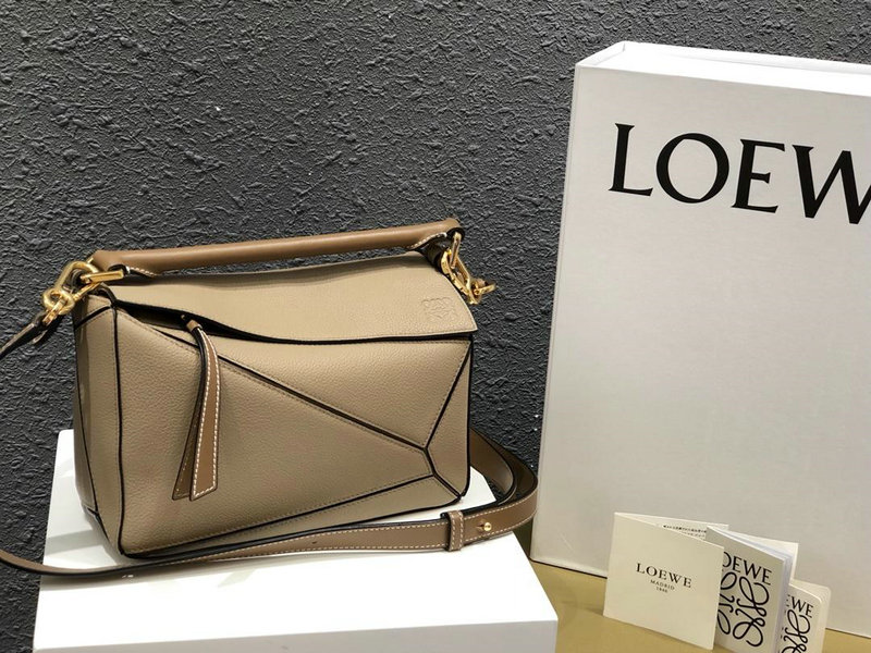 ロエベ LOEWE DDB-LOW1609QSS 2018年新作 パズル ショルダーバッグ ユニセックス ビジネス 出張 通勤 カーフレザー 男女兼用