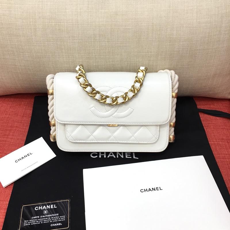 商品名称：シャネル CHANEL JS-CH0074 2019年最新作 フラップ バッグ ショルダーバッグ 斜め掛け レディースかばん クランプル カーフスキン 黒 白