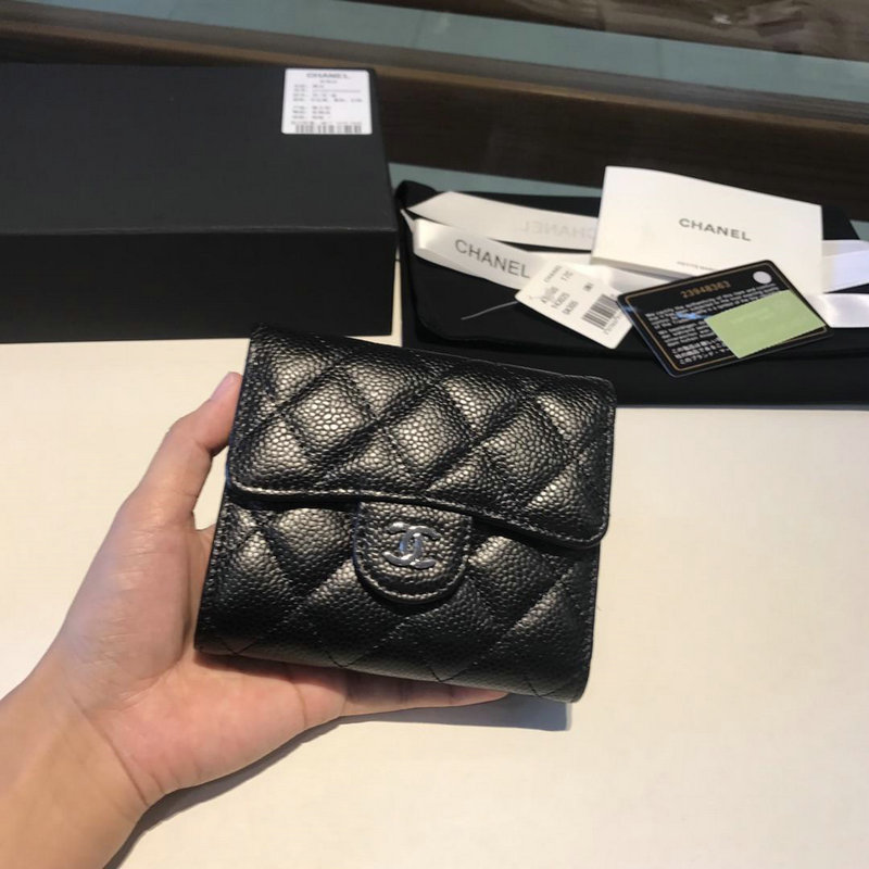 商品名称：シャネル CHANEL JS-CH8228QK 2018年最新入荷 クラシック スモール フラット ウォレット 三つ折り短財布 小銭入れ キャビアスキン 黒